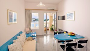 	Apartment, 2 Twin Beds, Side Sea View | 1 camera, biancheria da letto di alta qualità, una cassaforte in camera