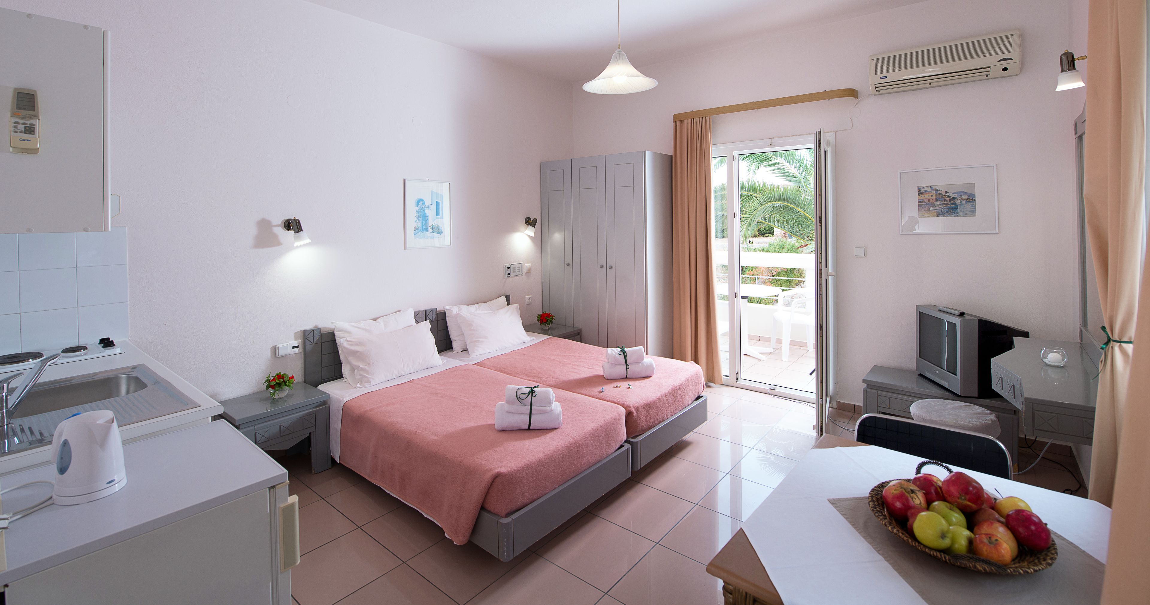 studio, garden view | 1 bedroom, in-room safe, desk, soundproofing