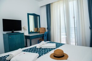 In-room safe, cribs/infant beds, free WiFi, bed sheets - Knossos Hotel (Nafplio)