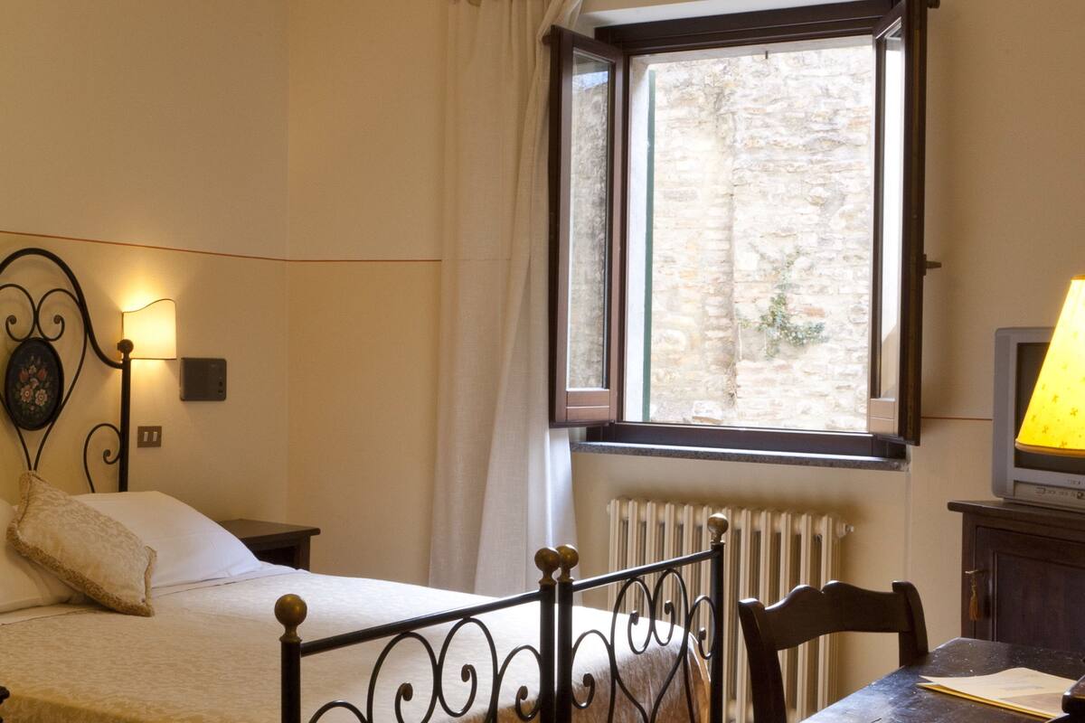 1 bedroom, frette italian sheets, premium bedding, down duvets