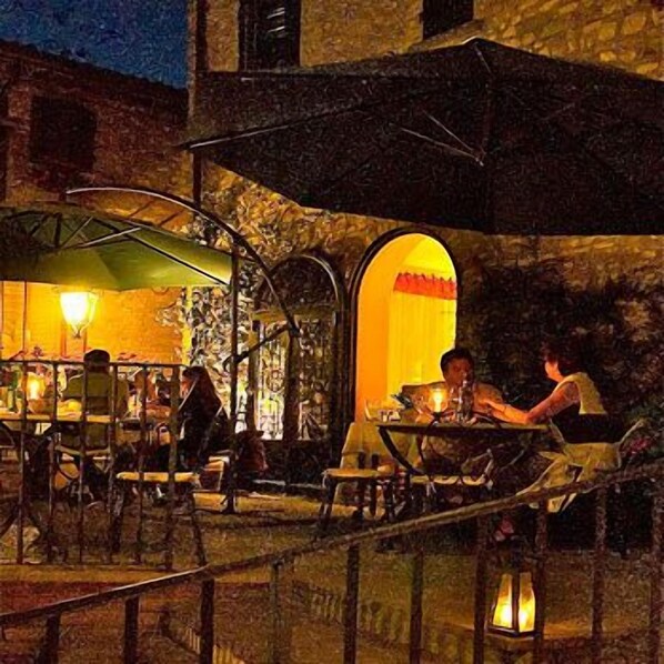 2 restaurants, Italian cuisine