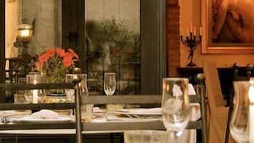 2 restaurantes; se sirve cocina italiana