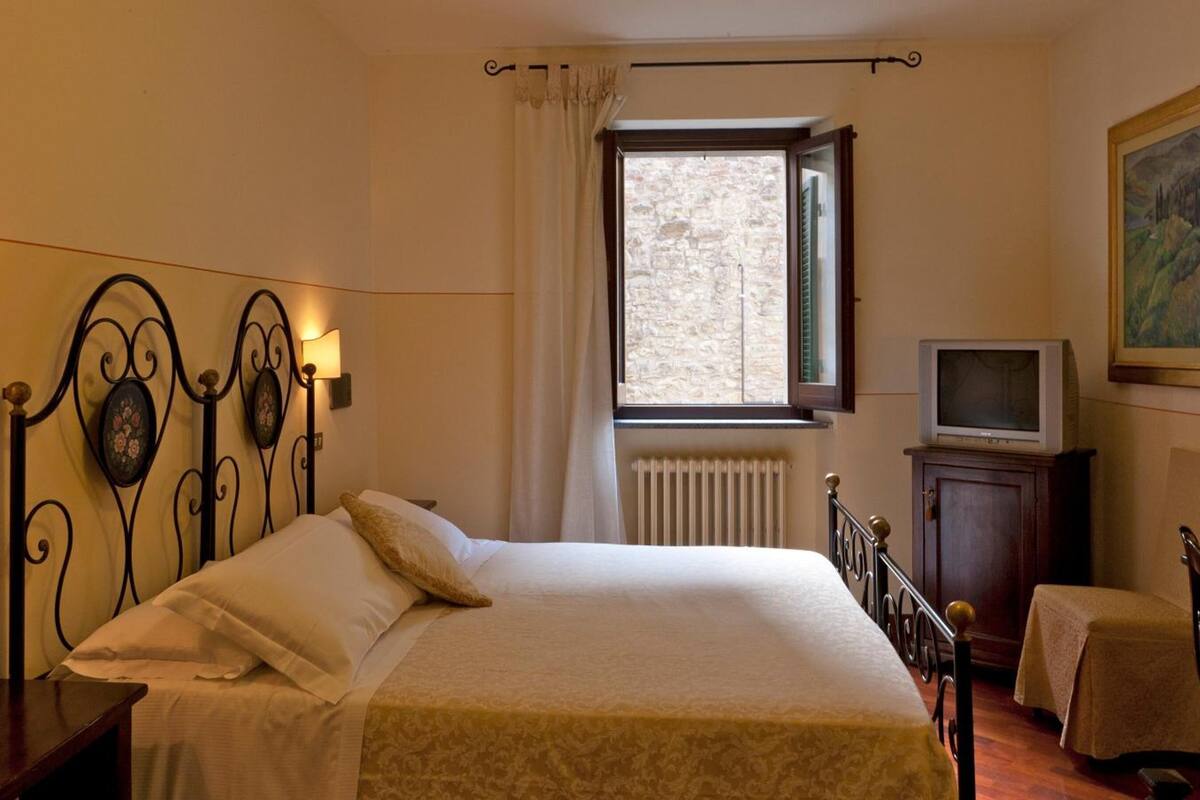 1 bedroom, frette italian sheets, premium bedding, down duvets