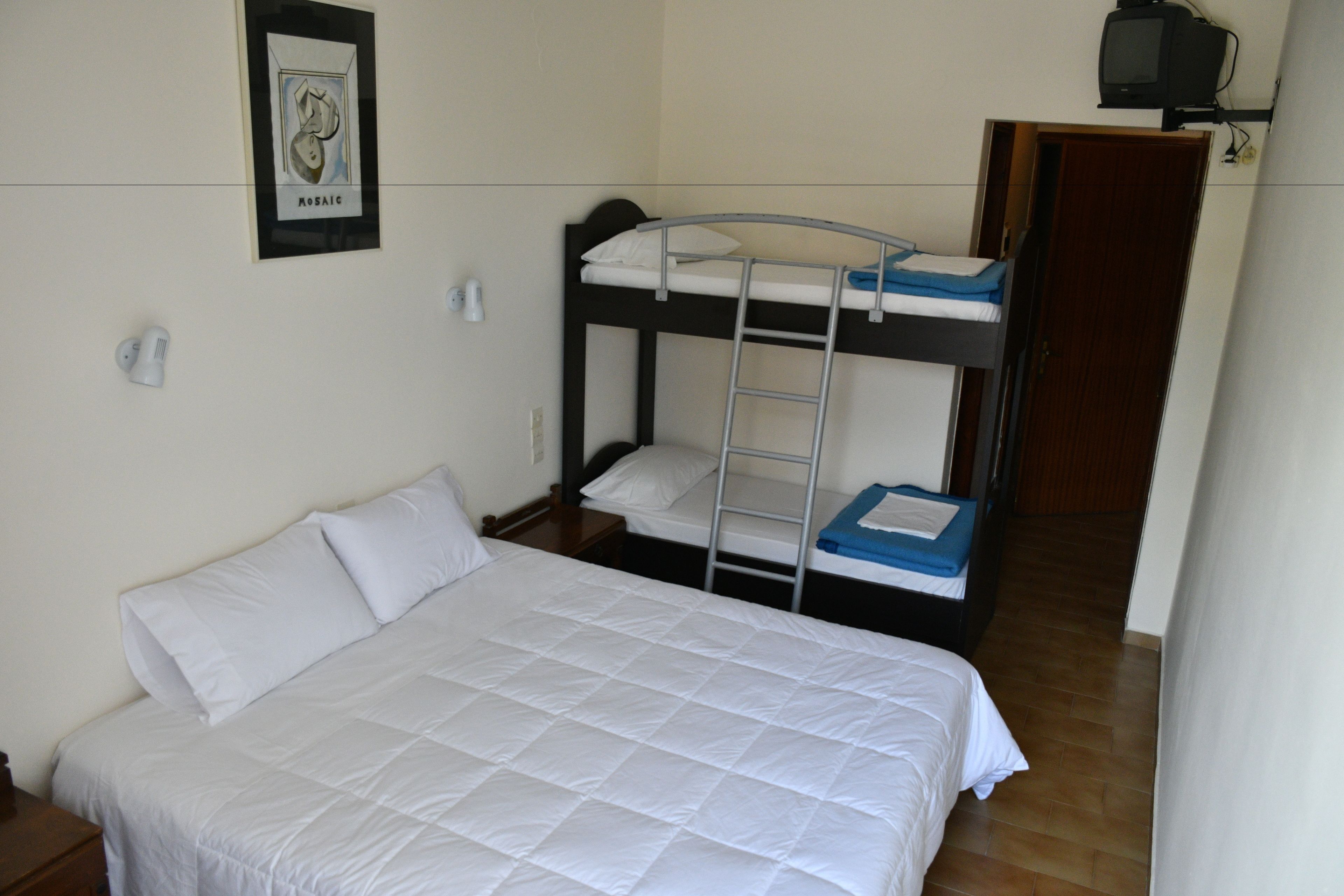 family room | 1 bedroom, premium bedding, soundproofing, iron/ironing board