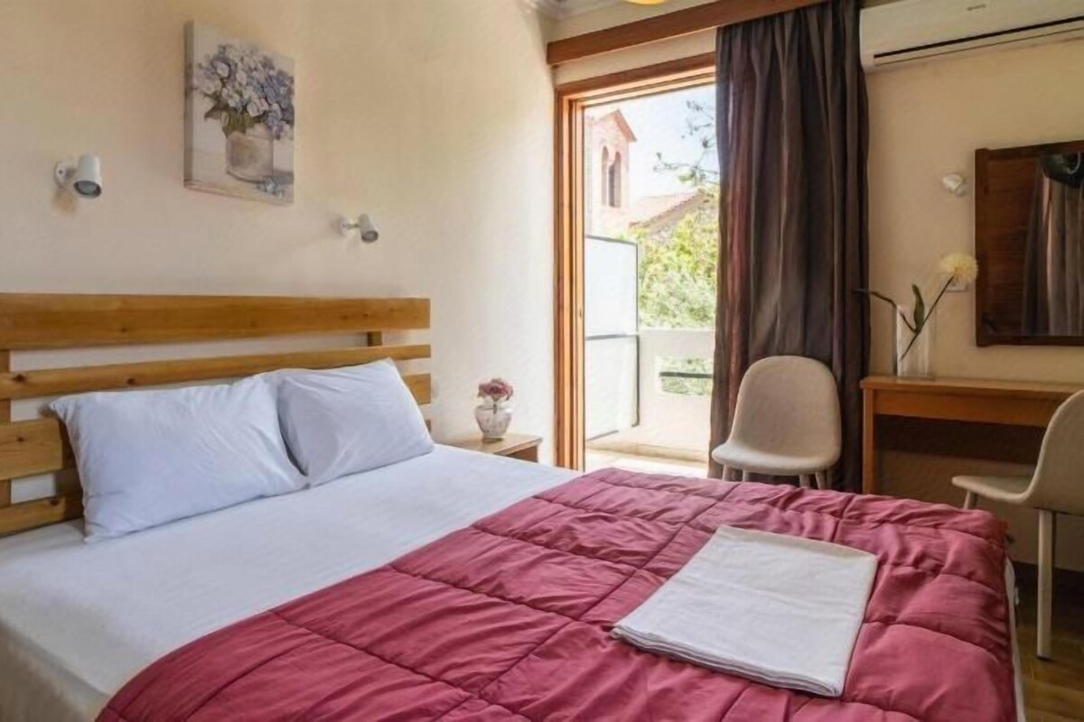 Premium bedding, soundproofing, iron/ironing board, free WiFi