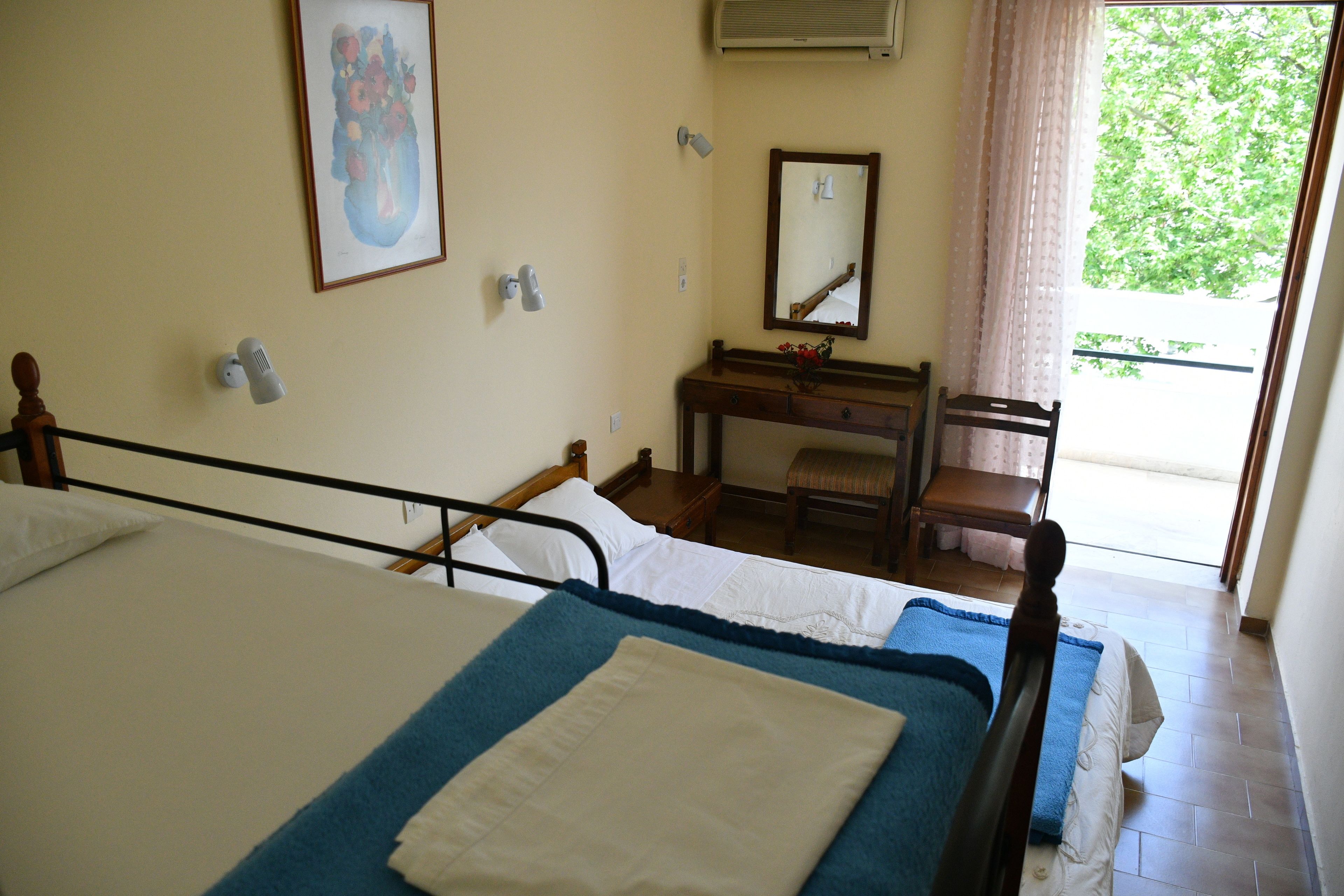 family room | 1 bedroom, premium bedding, soundproofing, iron/ironing board