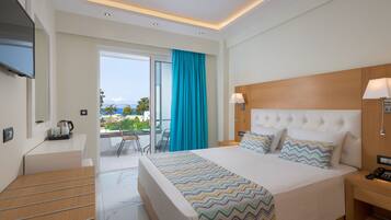 Family Room | In-room safe, desk, blackout curtains, soundproofing