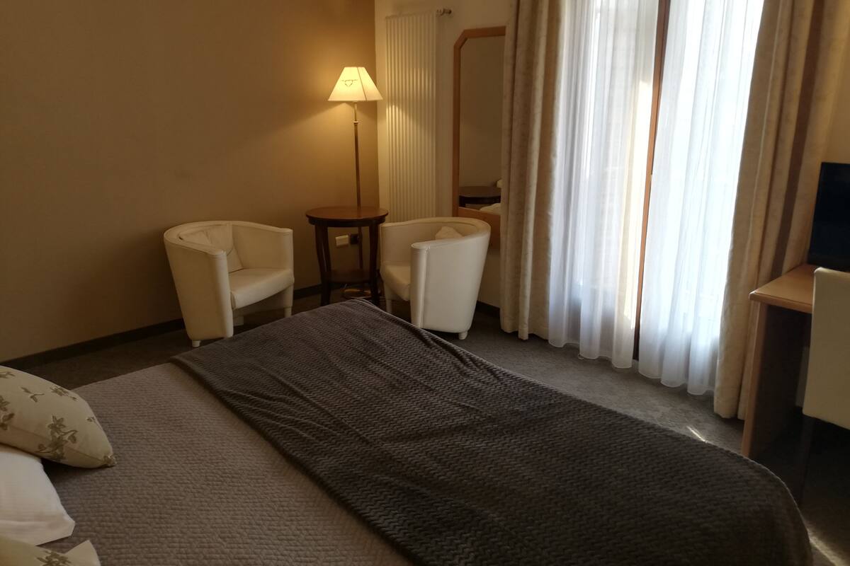 Habitación doble clásica | Sábanas italianas Frette, ropa de cama de alta calidad y minibar 