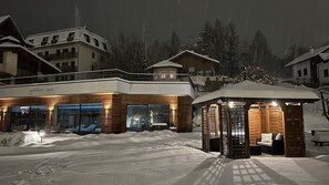 Couples treatment room(s), body treatments, body wraps, facials