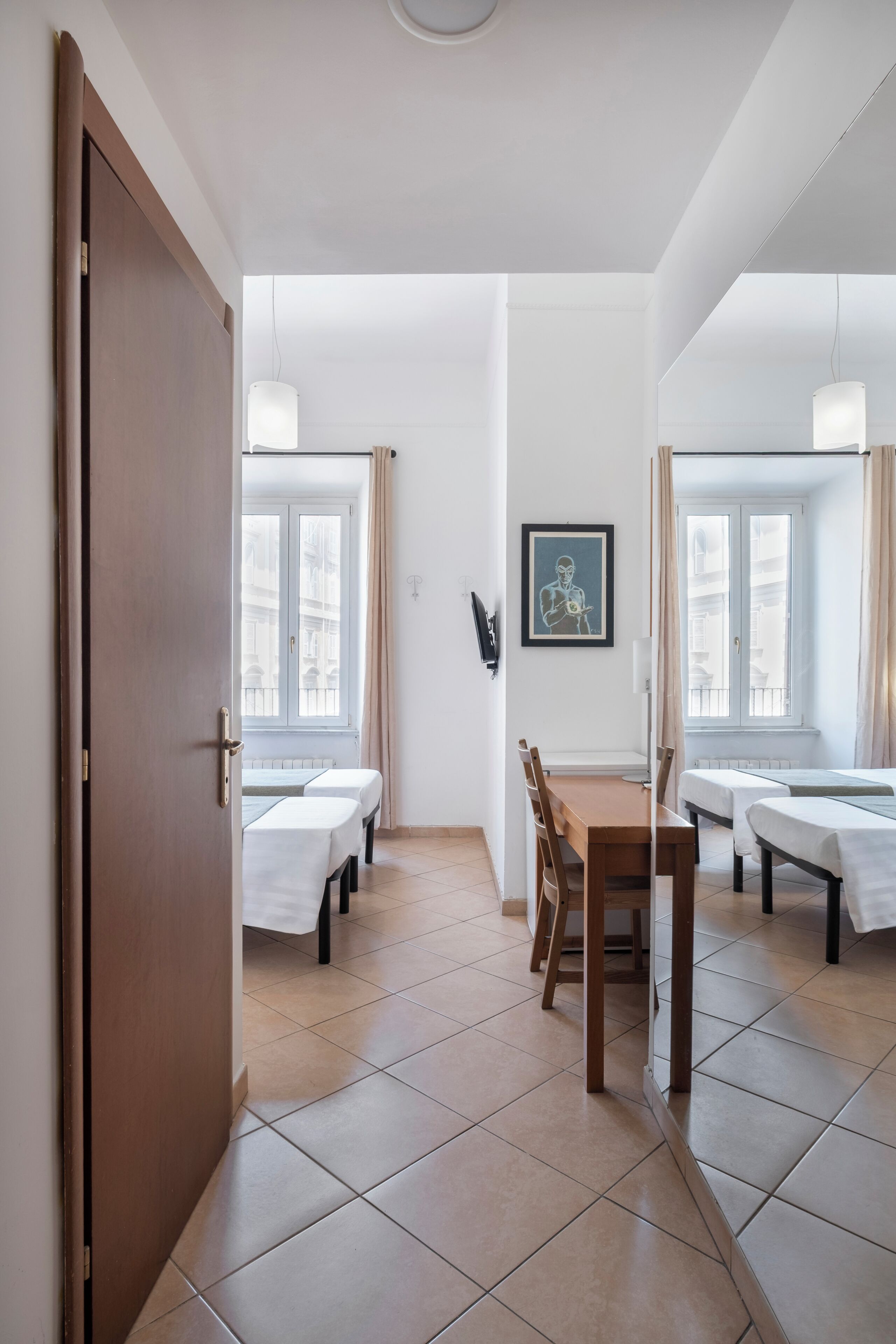 Habitación estándar con 1 cama doble o 2 individuales | Edredones de plumas, minibar, caja fuerte y escritorio