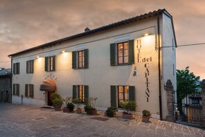 Façade de l’hébergement - soirée/nuit