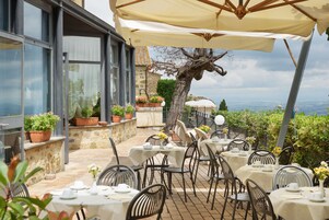 Desayuno continental gratuito y diario