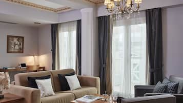 Suite Majestueuse, 1 chambre, baignoire, vue ville | Salle de séjour
