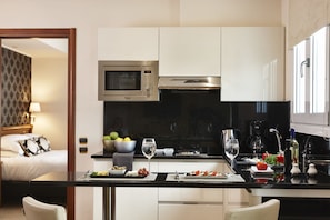 Exclusive-Suite, Stadtblick | Eigene Kochnische