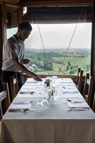 Breakfast, lunch, dinner served; Regional cuisine, alfresco dining 