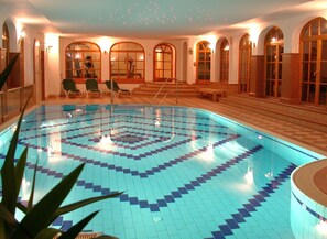 Indoor pool, seasonal outdoor pool, open 8 AM to 10 PM, pool loungers - Doktorwirt (Salzburg)