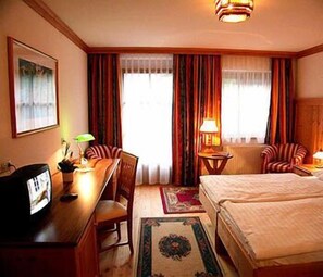 Minibar, in-room safe, individually decorated, individually furnished