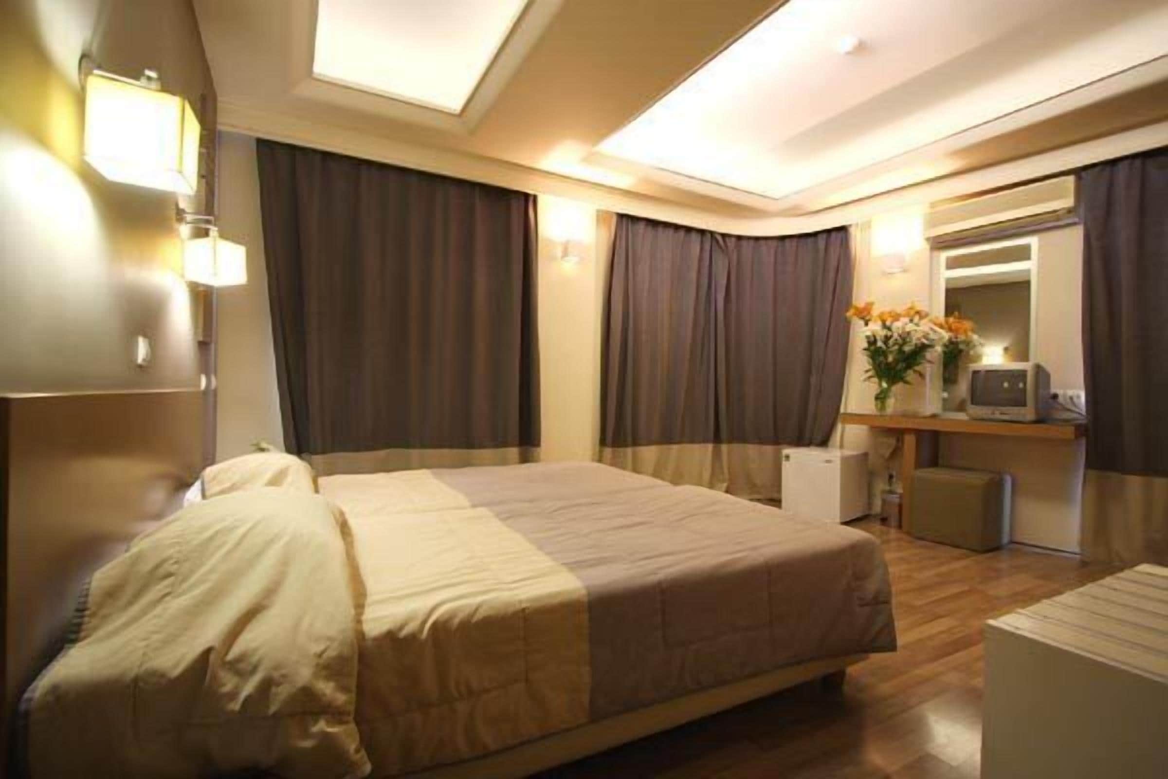 minibar, in-room safe, individually decorated, individually furnished