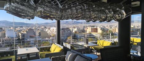 Breakfast, lunch and dinner served