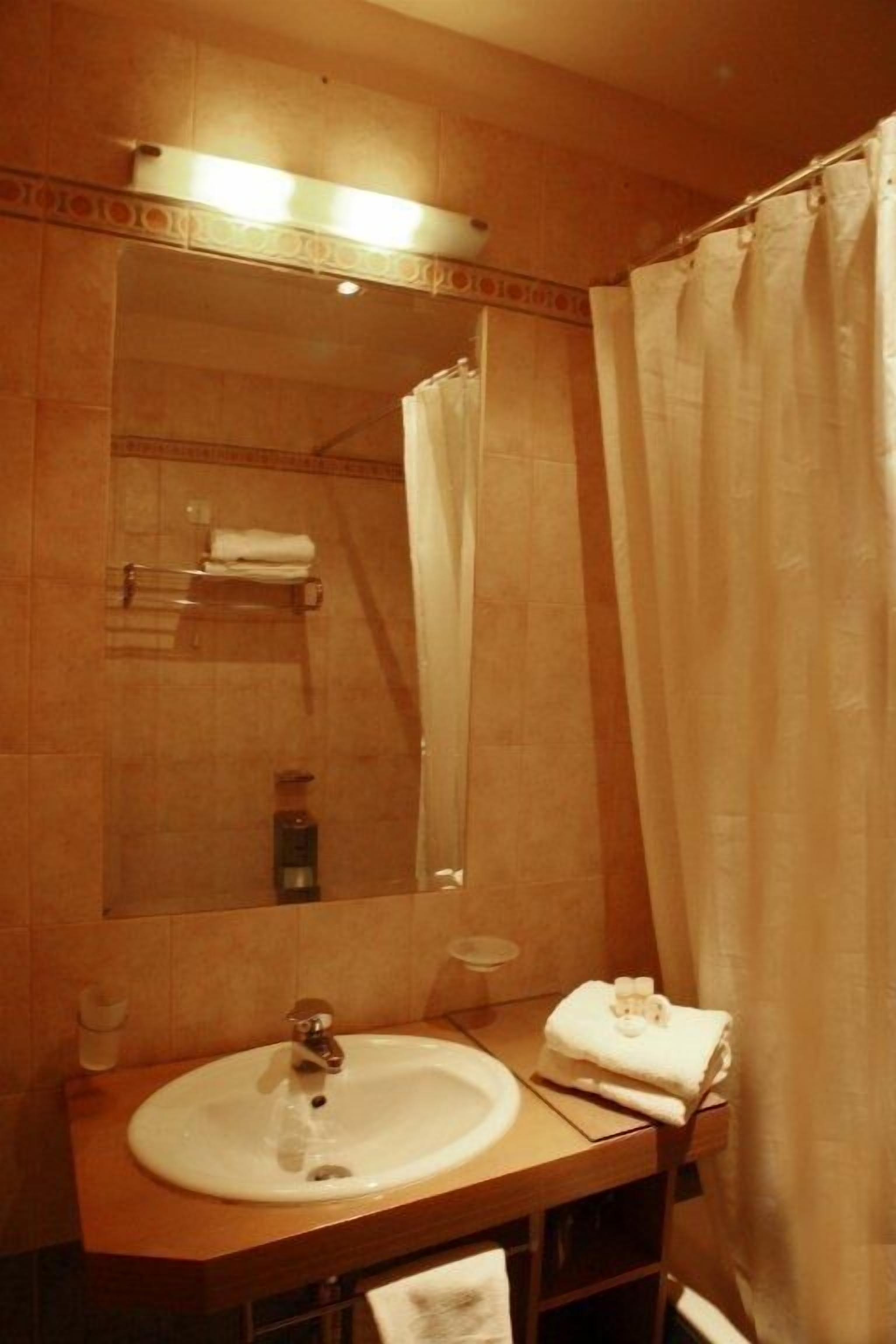 minibar, in-room safe, individually decorated, individually furnished