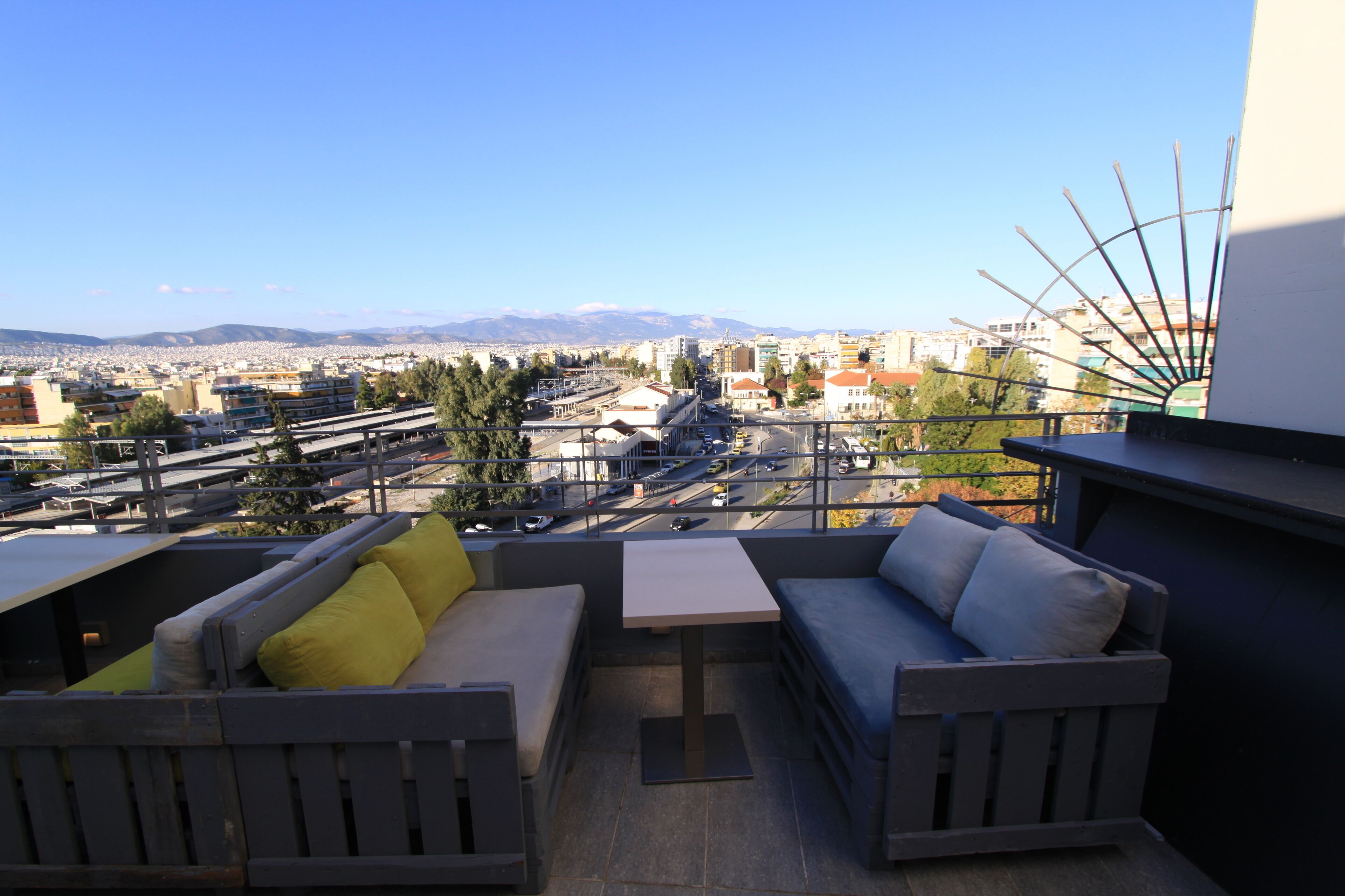 breakfast, lunch and dinner served