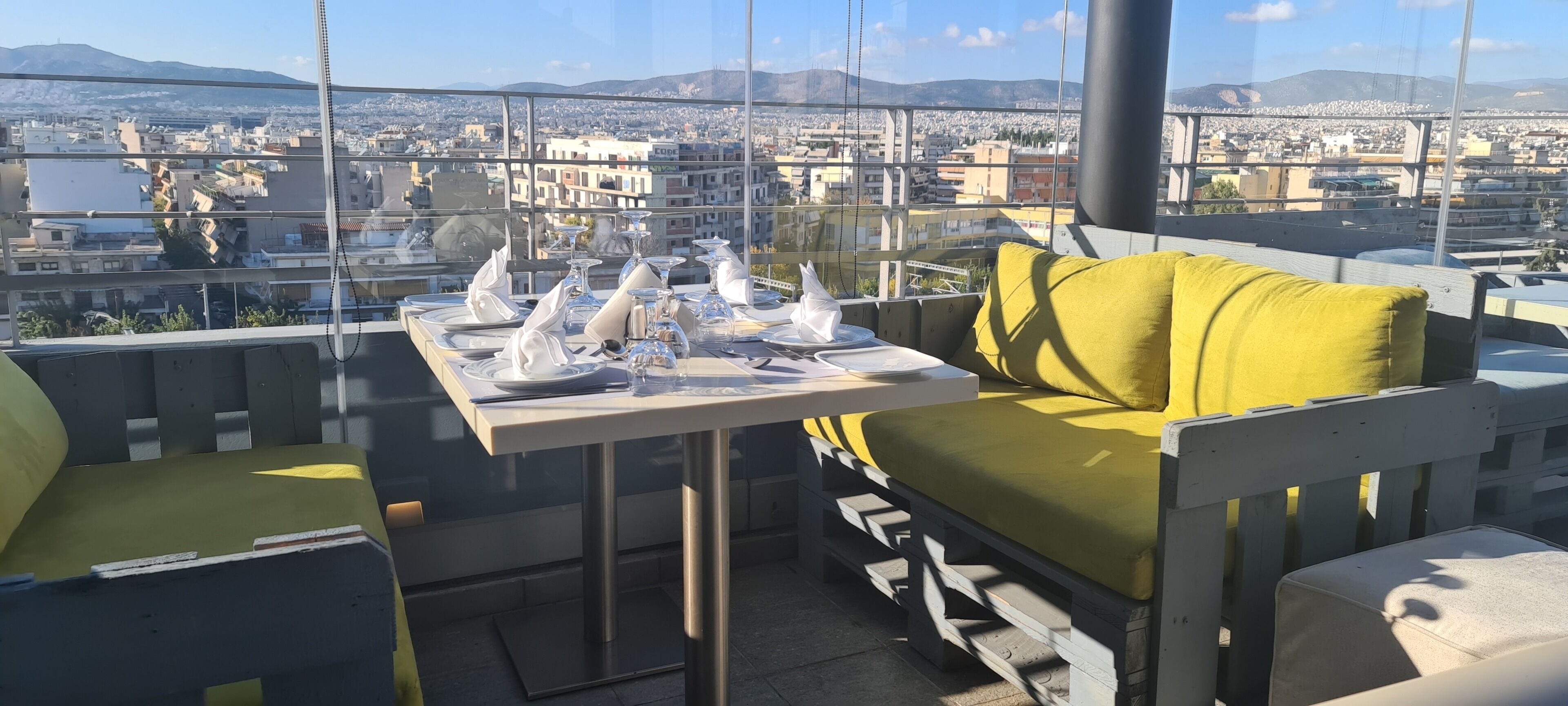 breakfast, lunch and dinner served