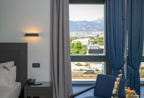 Deluxe Double Room, Balcony | Living area | 32-inch flat-screen TV with satellite channels, TV - Pines Hotel (Kifisia)
