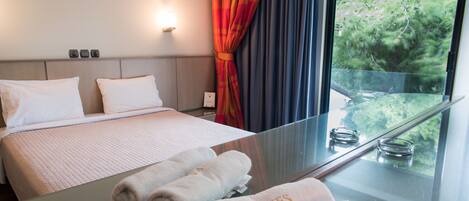 高級雙人房, 露台 | 迷你吧、房內夾萬、書桌、手提電腦工作空間