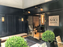 숙박 시설 입구