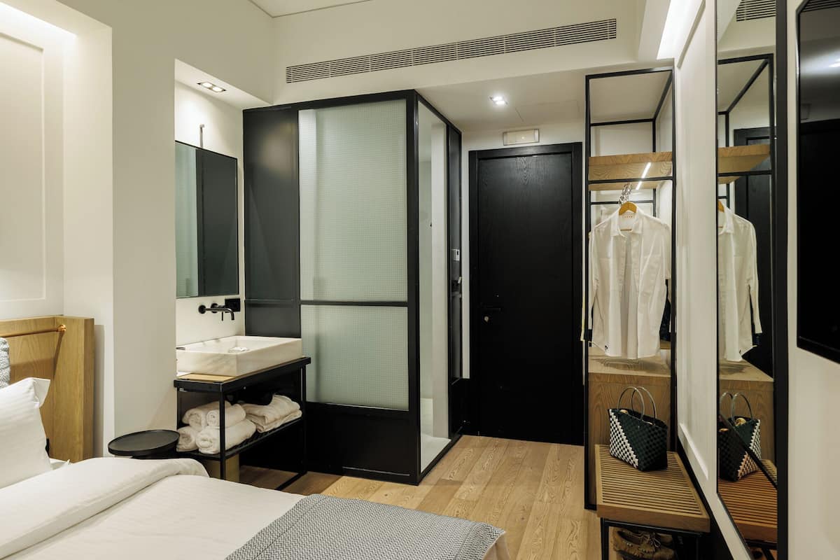 Cosy Twin Room (Street View)