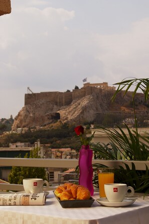 Perheullakkohuoneisto (Acropolis View) | Parveke
