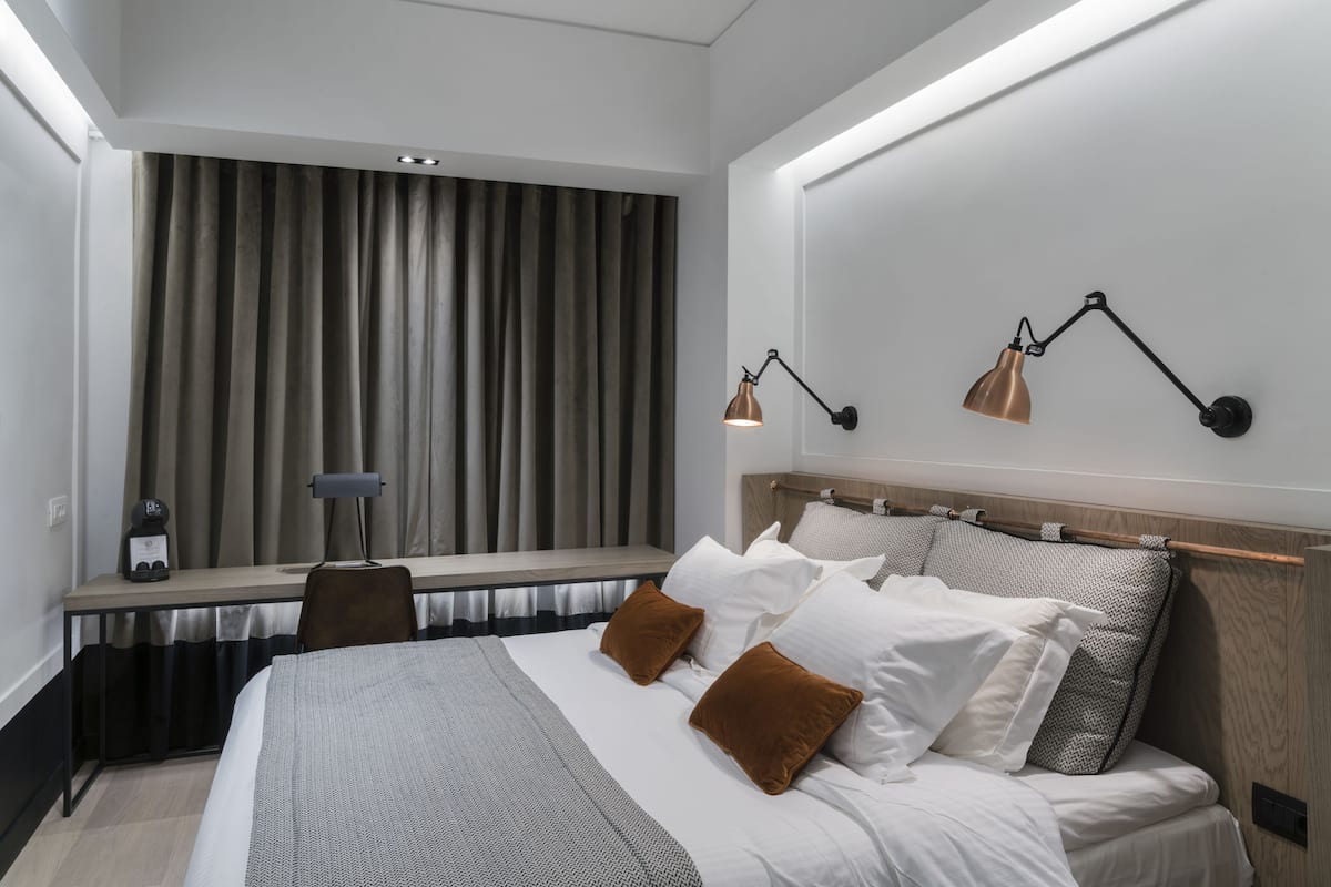 Ropa de cama de alta calidad, colchones con pillow-top y minibar