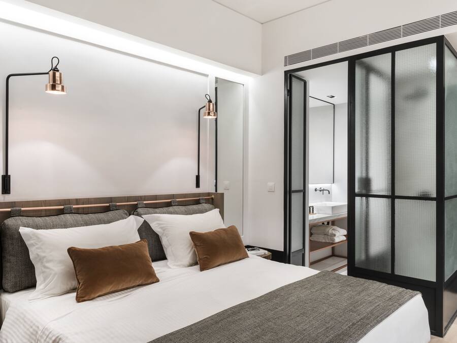 Kamer, 1 twee- of 2 eenpersoonsbedden | Luxe beddengoed, pillowtop-bedden, een minibar, een kluis op de kamer