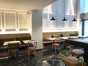 Daily cooked-to-order breakfast (EUR 15 per person) - Niki Athens Hotel (Athens)