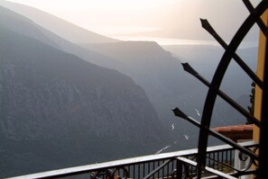 Mountain view - Varonos (Delphi)