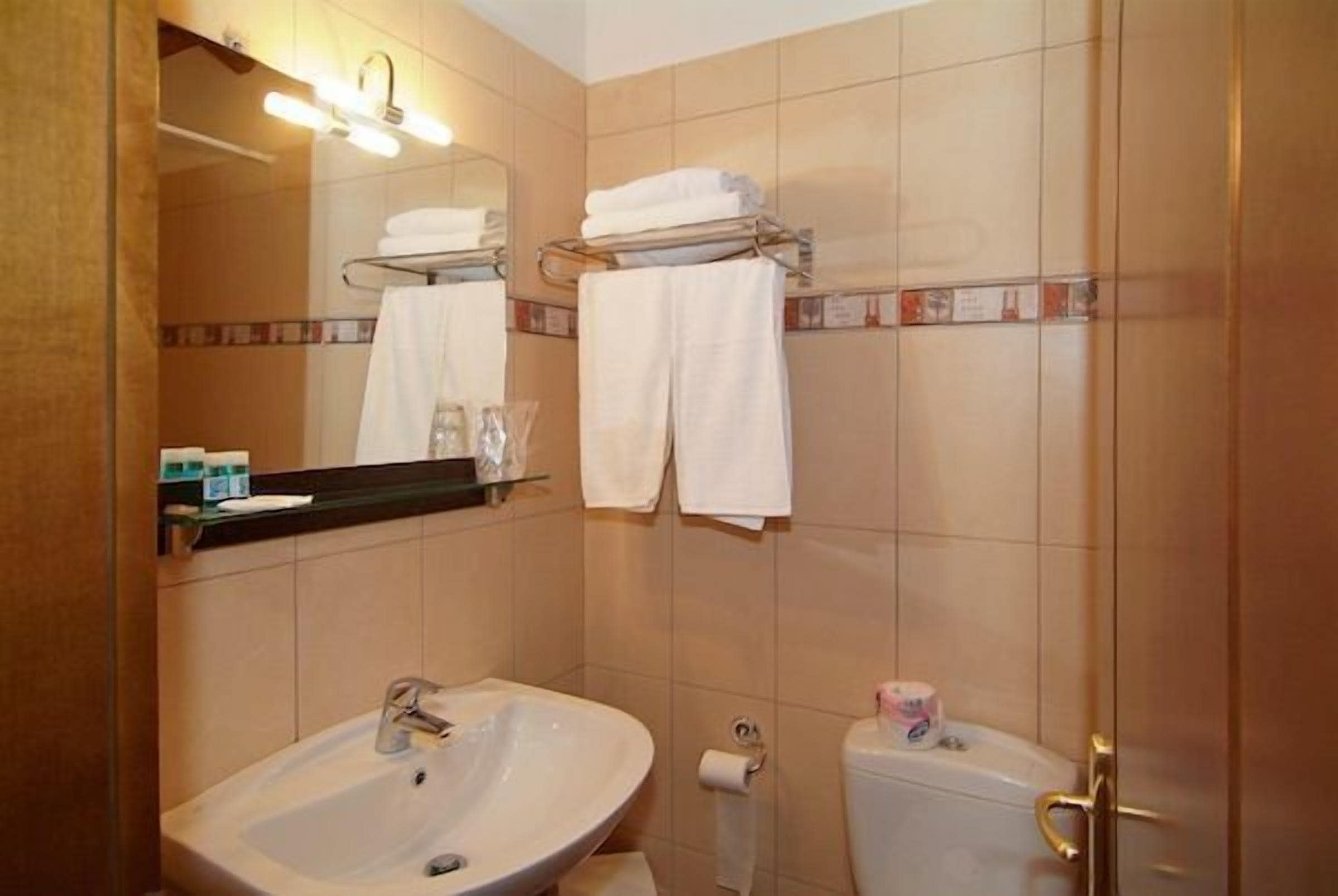 Photo - Hotel Varonos