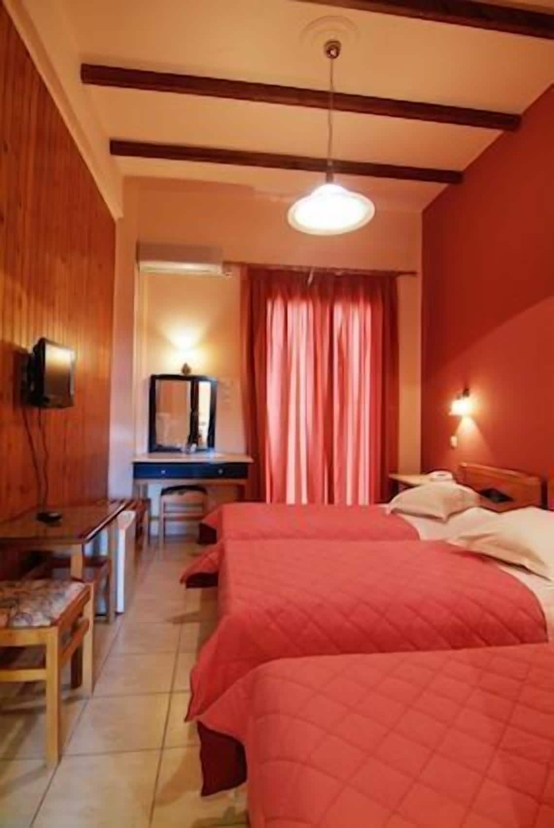 Photo - Hotel Varonos