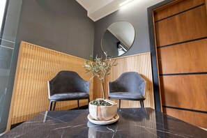 Lobby sitting area - Hotel Paistos (Capaccio-Paestum)