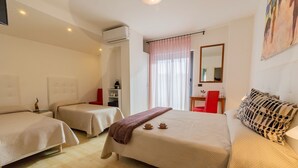 Deluxe Quadruple Room - Hotel Paistos (Capaccio-Paestum)