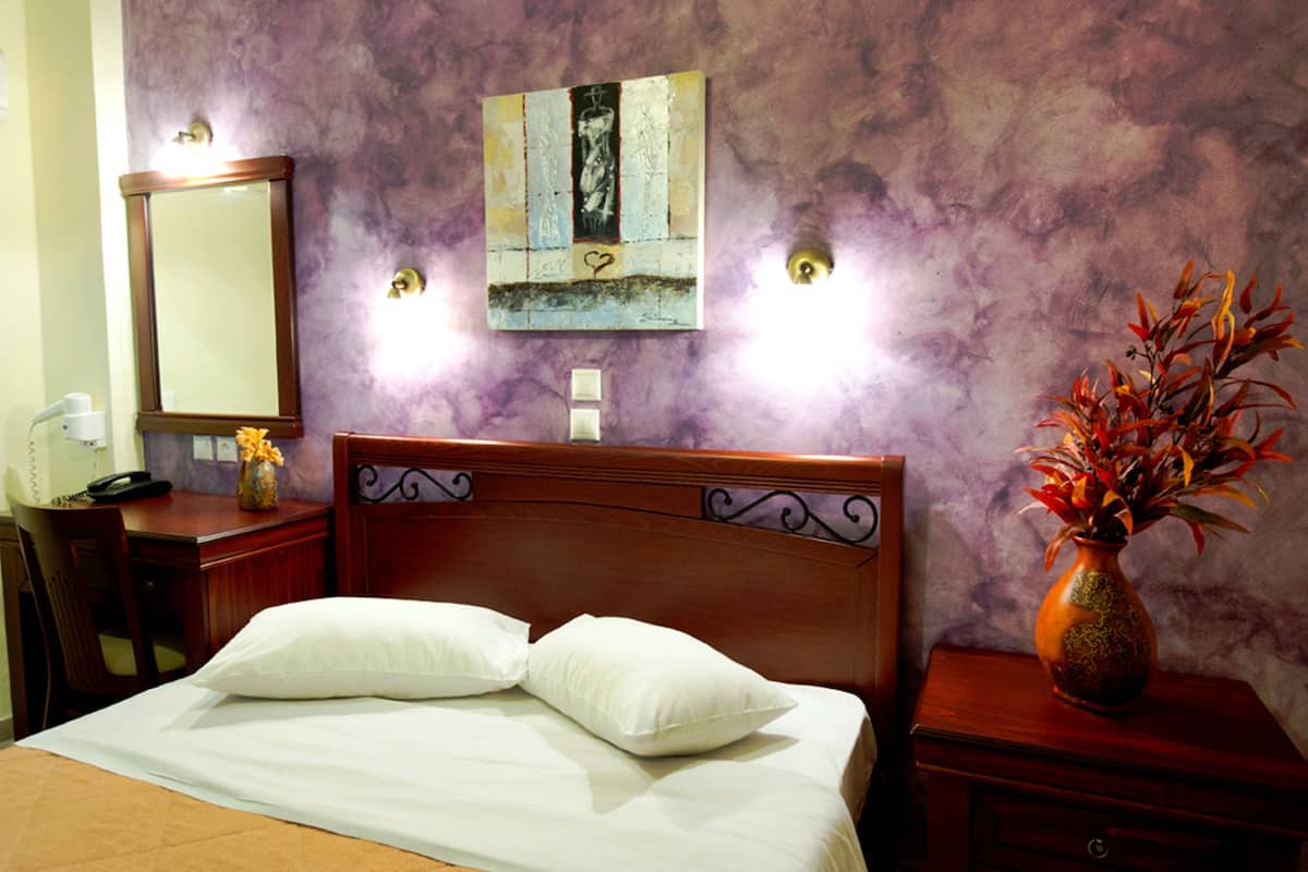 Double Room | In-room safe, desk, blackout drapes, soundproofing
