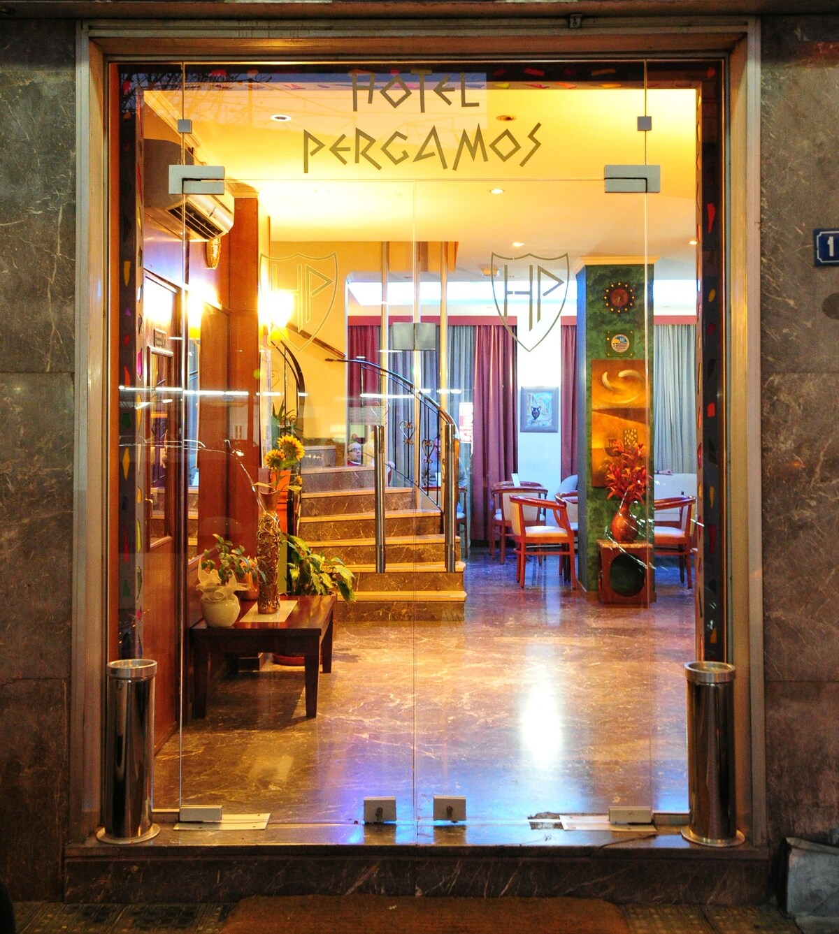 숙박 시설 입구