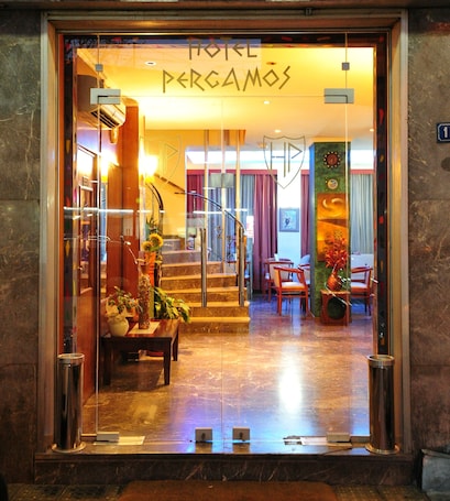 Entrada al alojamiento. Pergamos