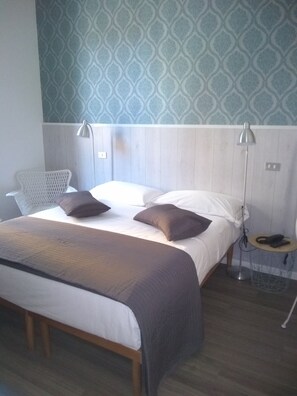 Desk, laptop workspace, blackout curtains, free WiFi - Hotel Malta (Milan)