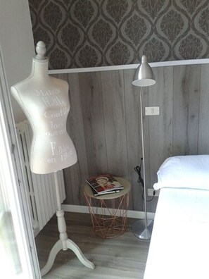 Desk, laptop workspace, blackout drapes, free WiFi - Hotel Malta (Milan)