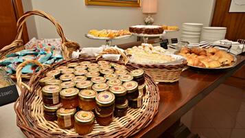 Colazione a buffet a pagamento, servita tutte le mattine