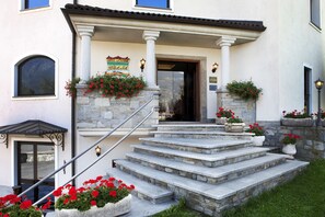 Property entrance - Hotel Diana Jardin et Spa (Pollein)
