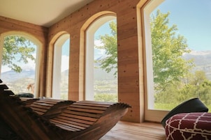 Un sauna, baño turco, masajes deportivos, 1 sala de tratamiento, masajes