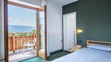 Doppelzimmer | Zimmersafe, Schreibtisch, Babybetten, Zustellbetten