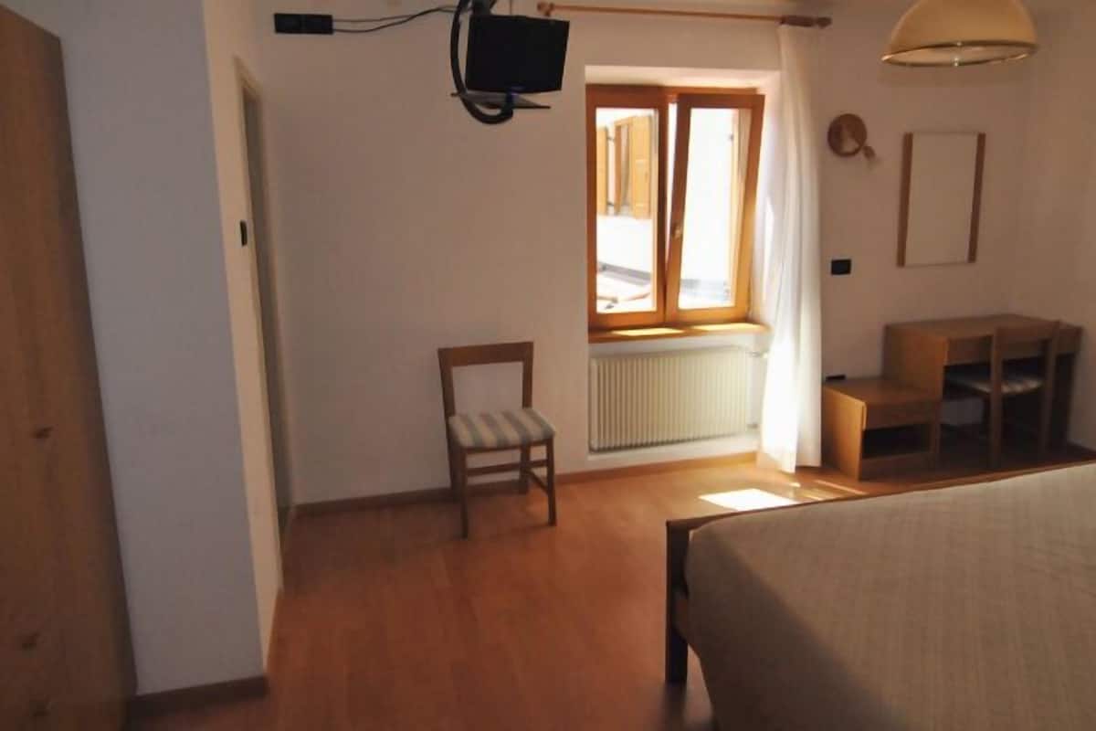 in-room safe, desk, cots/infant beds, rollaway beds