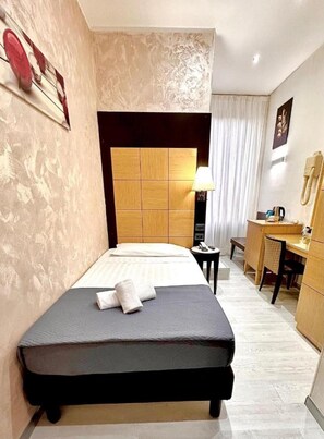 Classic Single Room | Premium bedding, desk, blackout curtains, soundproofing - Hotel Fiorella Milano (Milan)